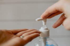Pasangan Suami Istri Kantongi Rp550 Miliar Berbisnis Hand Sanitizer