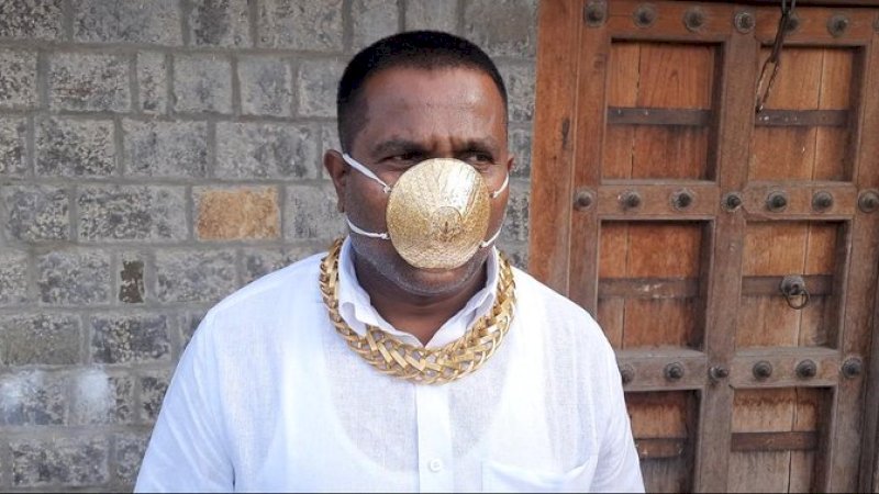 Shankar Kurade dan masker emasnya.