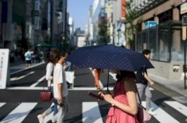 Jepang Kini Larang Pejalan Kaki Gunakan Ponsel Sambil Berjalan