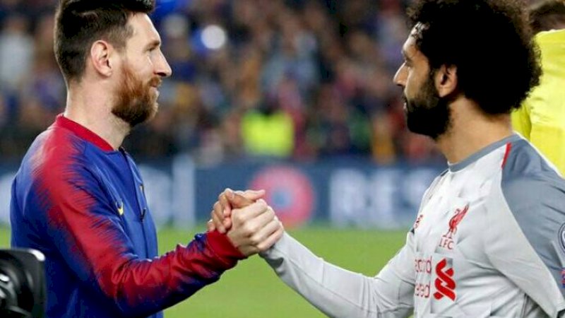 Mo Salah (kanan) bersama Messi dalam sebuah kesempatan.
