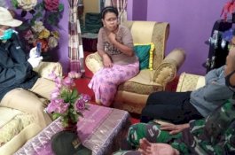 Giat TMMD Desa Labbo Bantaeng, TNI Bersama Tim Kesehatan Door to Door Beri Layanan Kesehatan Gratis