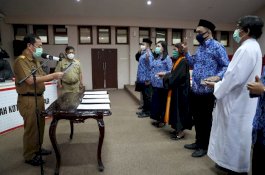 Terapkan Protokol Kesehatan Covid-19, Sekda Makassar Angkat Sumpah 461 PNS