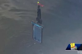 Satu Tahun di Dasar Sungai, Ponsel Ini Ditemukan Masih Berfungsi