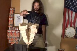 Latihan saat Pandemi, Pria Ini Pecahkan Rekor Guinness World Records Susun 485 Blok Jenga