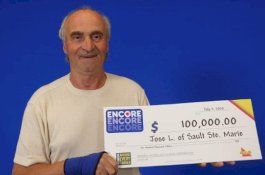 Berbulan-bulan Dipinjamkan ke Teman, Ternyata di Sakunya Ada Tiket Lotre yang Menang Miliaran