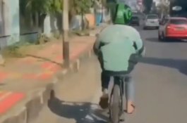 Pesan Ojol karena Tak Kuat Gowes Lagi, Wanita Ini Bawa Motor, Drivernya yang Naik Sepeda