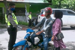Melintas di Depan DPRD Tanpa Helm, Puluhan Pengendara Motor di Jeneponto Ditilang Polisi