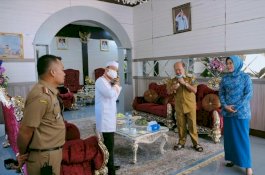 Mampir ke Rujab Bupati Jeneponto, Ustaz Das'ad Latief Tetap Terapkan Protokol Covid-19