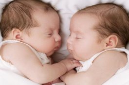 Langka, Ibu Ini Lahirkan Dua Anak dari Dua Rahim Berbeda