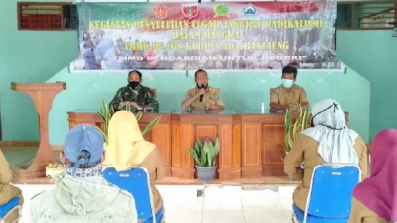 Berlangsung di Aula Kantor Desa Labbo, Kecamatan Tompobulu, Kabupaten Bantaeng dilaksanakan Penyuluhan Cegah Tangkal Radikalisme, Selasa (14/7/2020).