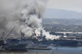 21 Orang Cedera dalam Kebakaran Kapal Induk AL AS di San Diego