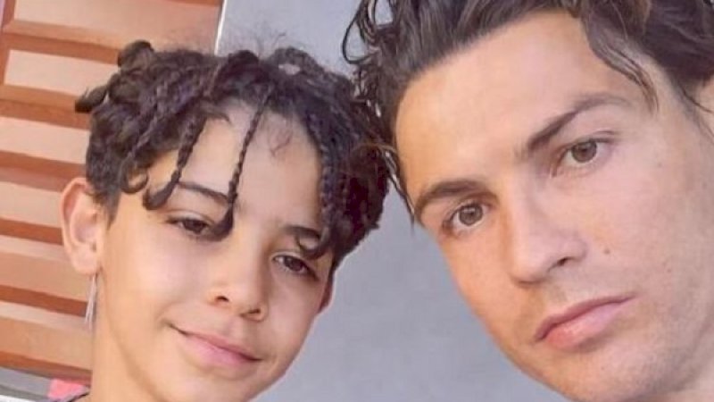 Cristiano Ronaldo bersama putranya, Cristiano Ronaldo Jr. (Foto: Instagram)