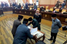 Setelah Dibahas 40 Hari, 8 Fraksi DPRD Jeneponto Sahkan Ranperda LKPj tentang Pelaksanaan APBD
