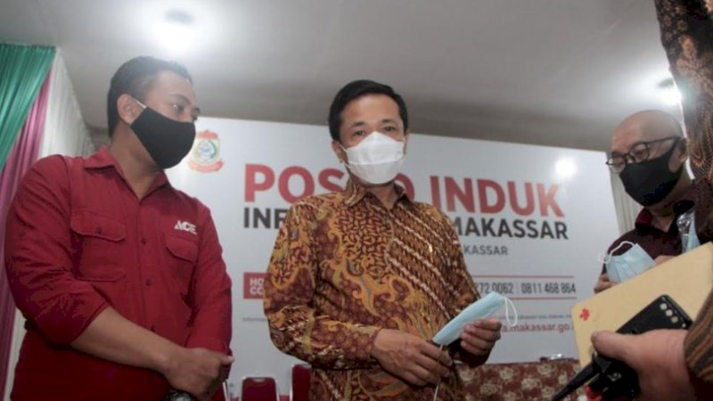 Prof Rudy Terima Bantuan Masker Medis dan Hand Sanitizer dari Kawan Lama Foundation