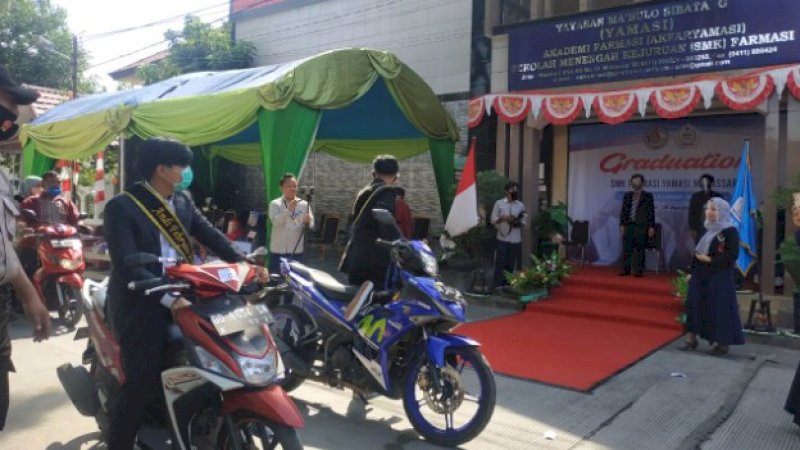 Pertama di Makassar, Begini Prosesi Unik Wisuda Siswa SMK Farmasi Yamasi