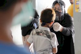 Erna Rasyid Taufan Sambangi Anak-anak Pasar