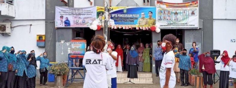 Erna Rasyid Taufan Terharu, Anak Pasar Kibarkan Merah Putih Tanpa Alas Kaki di Parepare