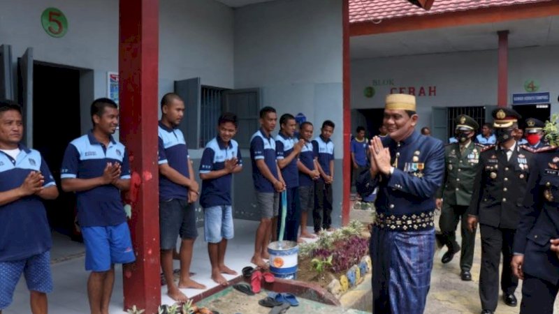 Dapat Remisi Bersama 87 Rekannya, Napi Wanita Sampai Ini kepada Bupati Barru