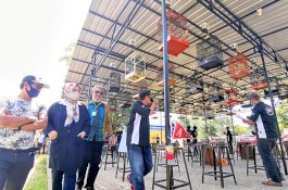 Jalan-Jalan ke Kontes Kicau Burung, Fatmawati Tawarkan Kapalnya Angkut Burung ke Luar Sulawesi