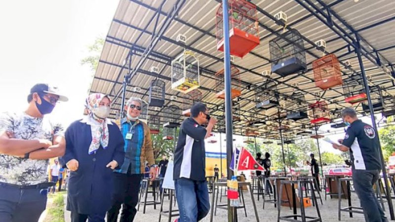 Jalan-Jalan ke Kontes Kicau Burung, Fatmawati Tawarkan Kapalnya Angkut Burung ke Luar Sulawesi