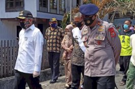 Wali Kota Parepare Serahkan Bantuan Rp111 Juta kepada Korban Kebakaran di Sumpang Minangae
