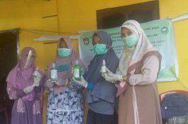 LPkM UMI Latih Warga Desa Kamiri Produksi Hand Sanitizer dari Perasan Jeruk Nipis dan Lidah Buaya
