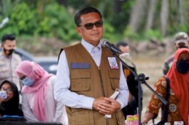 Sumbang 50 Huntap di Luwu Utara, Gubernur Sulsel Letakkan Batu Pertamanya