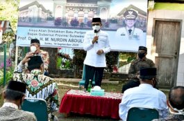 Letakkan Batu Pertama Renovasi Masjid di Bulukumba, Gubernur Sulsel Sumbang Rp1 Miliar