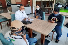 Kantongi Bukti Video, Tim Hukum Appi-Rahman Lapor Dugaan Bagi-Bagi Sembako ke Bawaslu Makassar