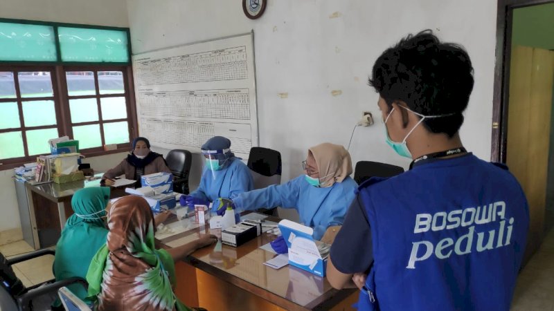 Jaga Lakkang Tetap Zona Hijau, Bosowa Peduli Lakukan Rapid Test Gratis kepada Warga