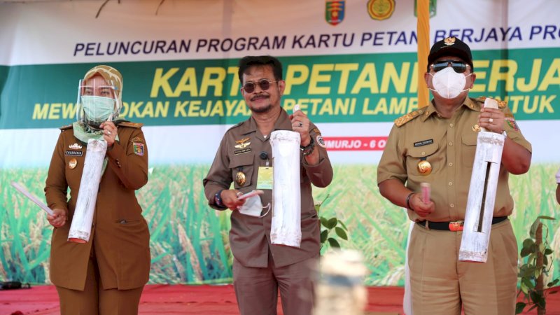 Mentan Launching Kartu Petani di Lampung, Salurkan KUR dan Asuransi Tani