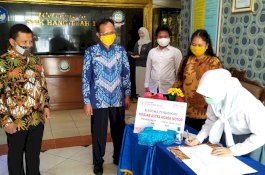 Yayasan AHM Salurkan Beasiswa Pendidikan Rp350 Juta untuk Belajar di Masa Pandemi