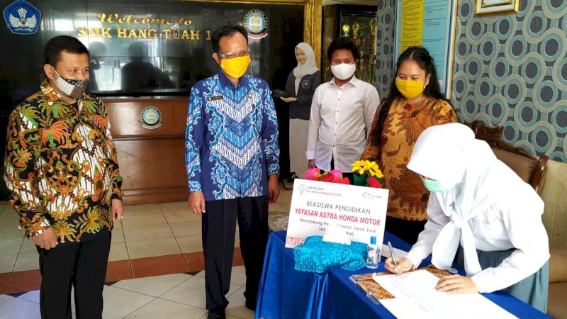 Yayasan AHM Salurkan Beasiswa Pendidikan Rp350 Juta untuk Belajar di Masa Pandemi