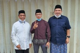 Subuh Berkah, Imam Shamsi Ali Angkat Dua Jari saat Berfoto Bareng Appi-Rahman