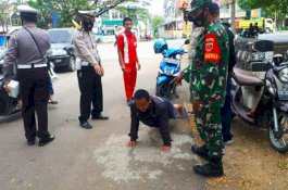 Aksi Simpatik Satpol PP Makassar saat Cegah Penyebaran Covid-19 di Tempat Wisata