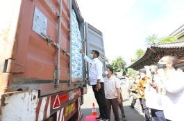 Nilainya Rp22,5 Miliar, Mentan Lepas Ekspor Perdana Pakan Ternak Trytophan Granule ke Asia dan Eropa