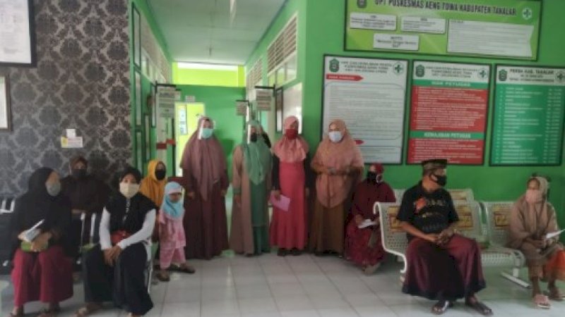 LPkM UMI Berbagi Cara Pembuatan dan Pemanfaatan Pill Card dan Pill Box di Takalar