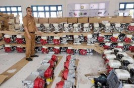 DKP Jeneponto Salurkan Bantuan 457 Konverter Mesin Ketinting, Dikhususkan untuk Nelayan Kecil