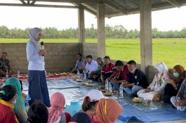 Baru Tiba dari Makassar Usai Debat, IDP Langsung ke Sawah