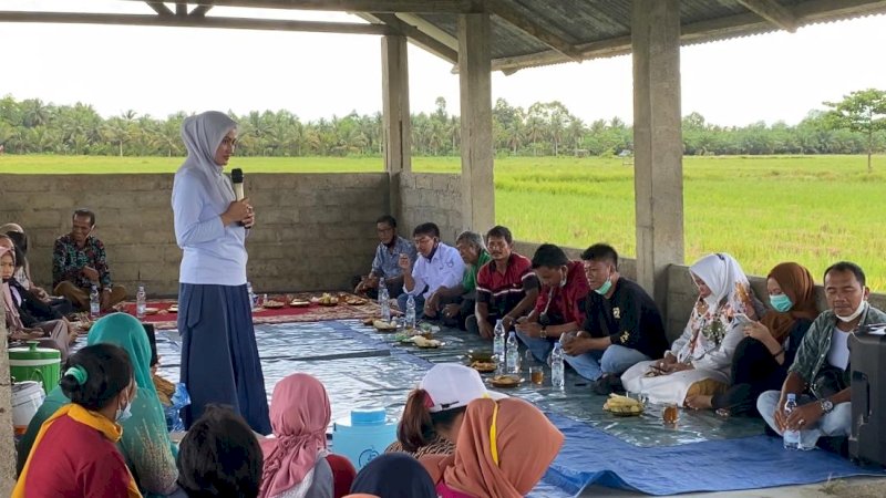 Baru Tiba dari Makassar Usai Debat, IDP Langsung ke Sawah