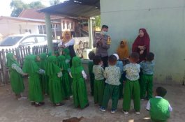 Bhabinkamtibmas Jajaran Polres Takalar Edukasi Murid TK Cegah Covid-19