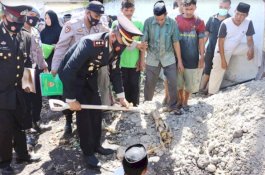 Sempat Telepon Istri Sebelum Meninggal, Tangis Pecah di Pemakaman Ipda Daeng Sitaba