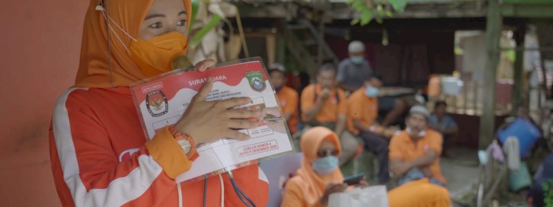 Warga Pulau Ramai-ramai Dapatkan Kartu Anir-Lutfi