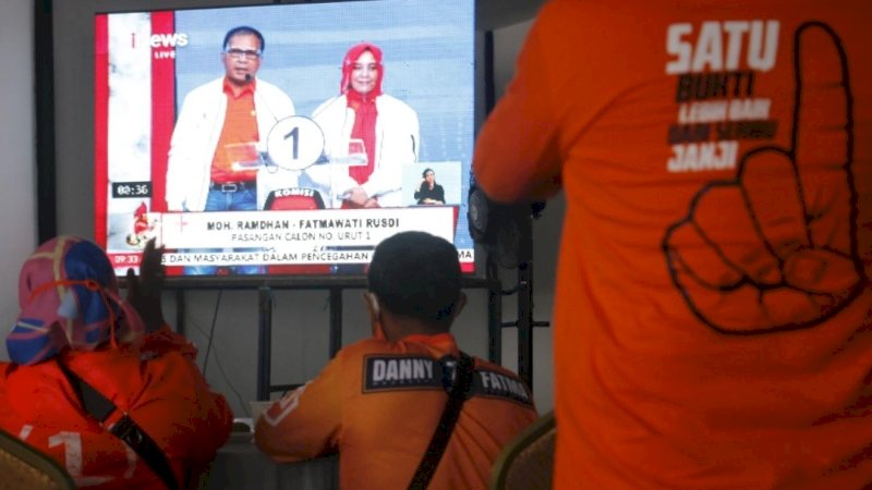 Mohammad Ramadhan Pomanto-Fatmawati Rusdi saat tampil dalam debat publik putaran ketiga Pilkada Makassar 2020. 