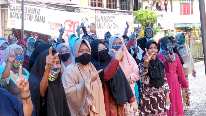 Emak-emak Militan Pendukung Malkan Pilih Menangkan SS-AK di Pilkada Barru