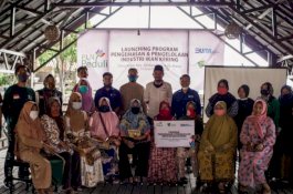 PLN UPMK V dan Dompet Dhuafa Sulsel Bantu Pengelolaan UMKM Ikan Kering di Barru