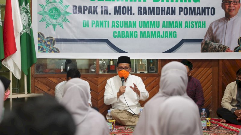 Moh Ramdhan Danny Pomanto saat bersilaturahmi di Panti Asuhan Ummuh Aiman Asyiyah,  Senin, (7/12).