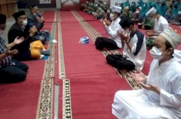 Ustaz dan Anak Yatim Zikir Bersama di Posko Appi-Rahman, Doakan Pilwali Makassar Berlangsung Damai
