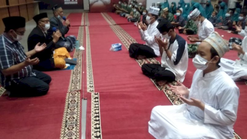 Ustaz dan Anak Yatim Zikir Bersama di Posko Appi-Rahman, Doakan Pilwali Makassar Berlangsung Damai