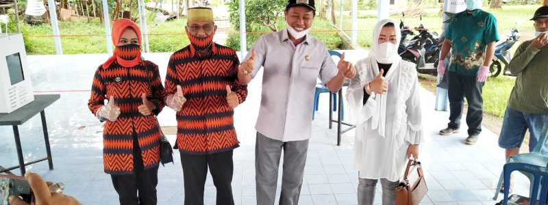 Lutfi Hanafi Ajak Bupati Pangkep Foto Bareng Usai Nyoblos di TPS